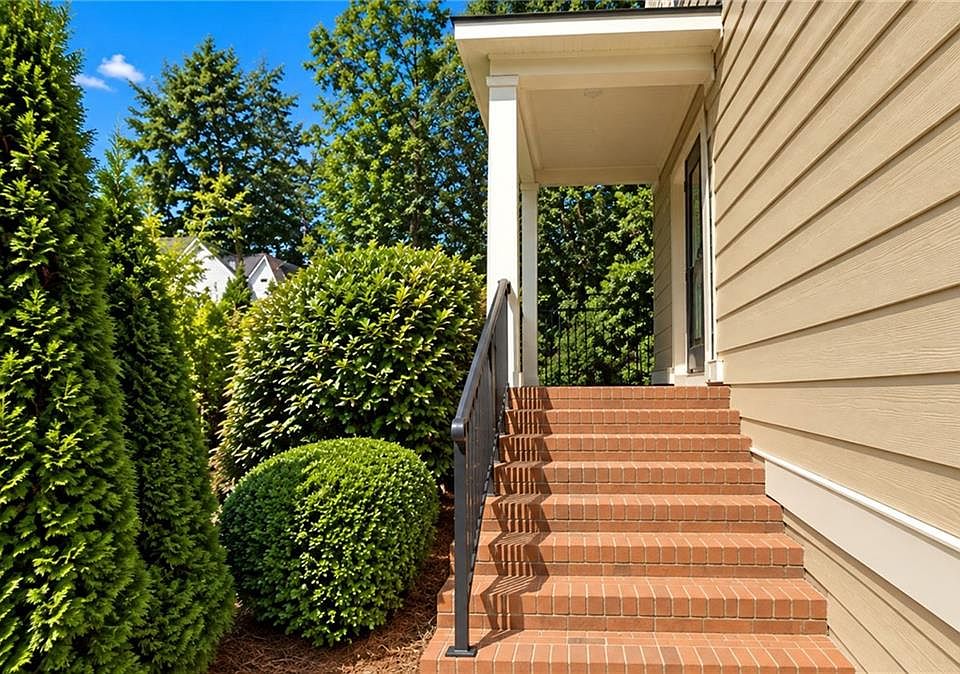 1st image of 1452 Sylvan Cir NE