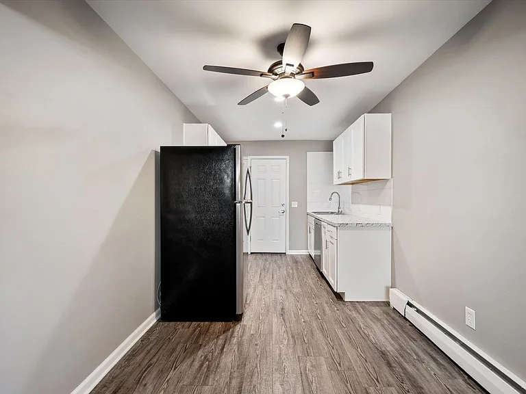 4101 Harvest Ln — Photo 3