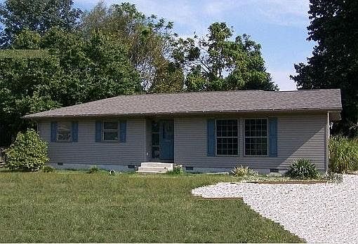 Charming 3 Bedroom single family home conveniently located