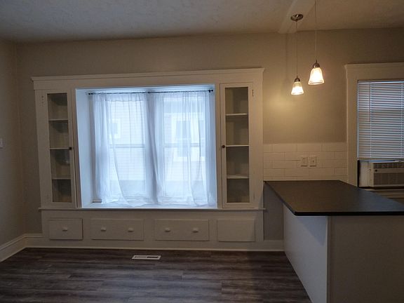 4th image of 2806 York Ave #D