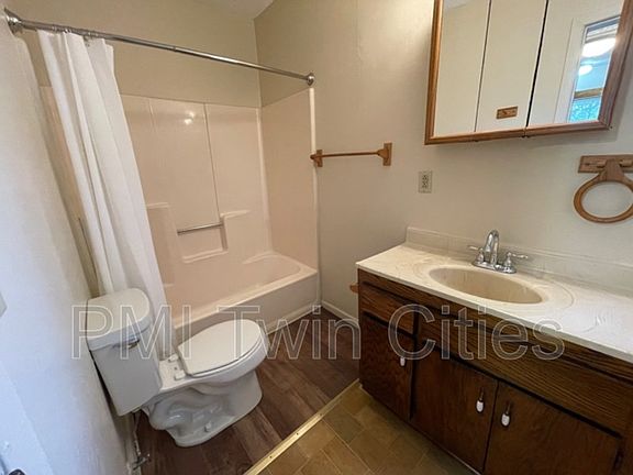 4th image of 2900 Queen Ave N
