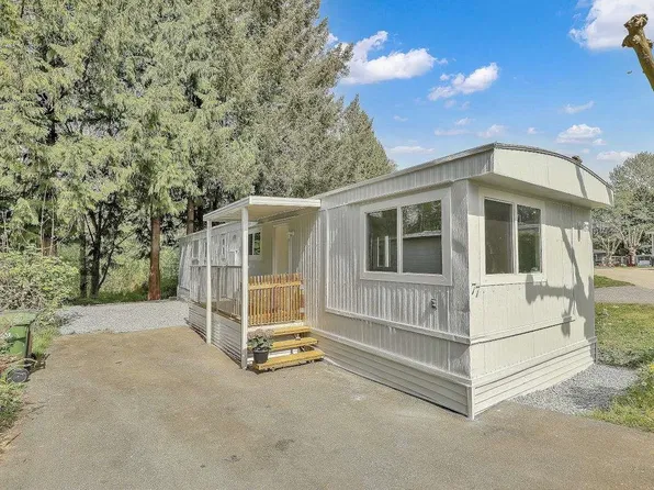8220 King George Blvd #77, Surrey, BC V3W 6E1