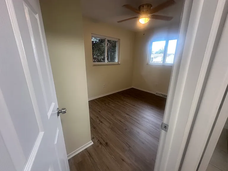 541 S Eaton St — Photo 2