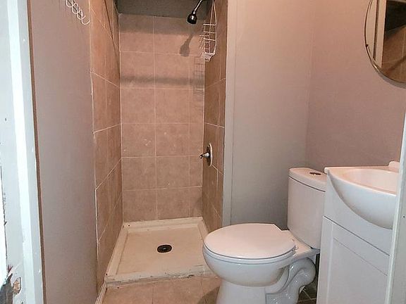 4th image of 409 S 4th St