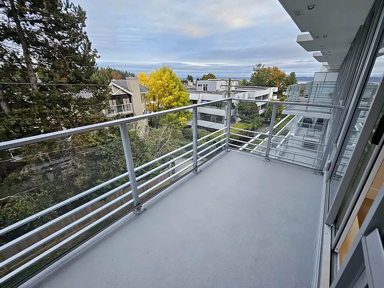 1342 Johnston Rd #403 — Photo 32