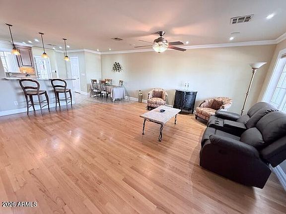 4th image of 1135 E Lawrence Rd