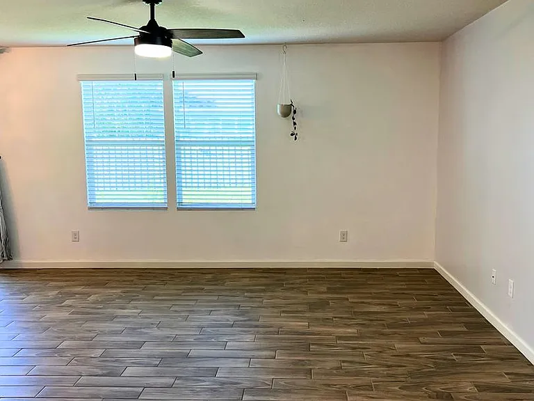 204 Hayworth Ct — Photo 17