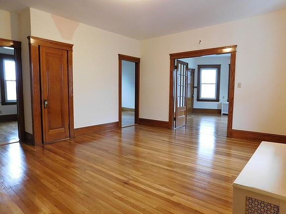 2nd image of 31 Holland Ave