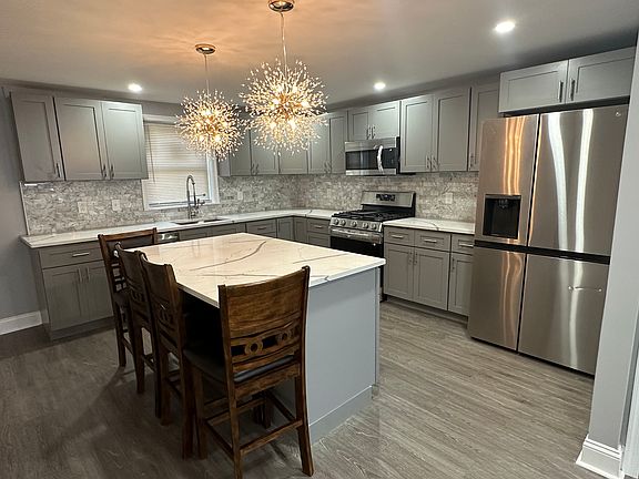 3rd image of 401 Coventry Ave #1