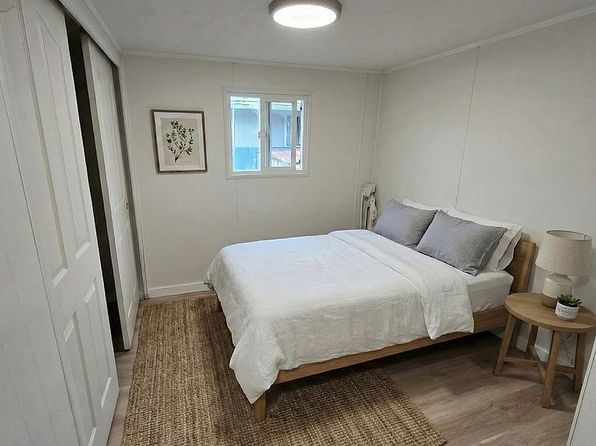 4882 Lancaster Dr NE UNIT 12