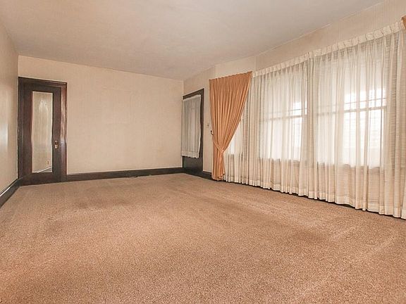 3rd image of 5016 E 110th St
