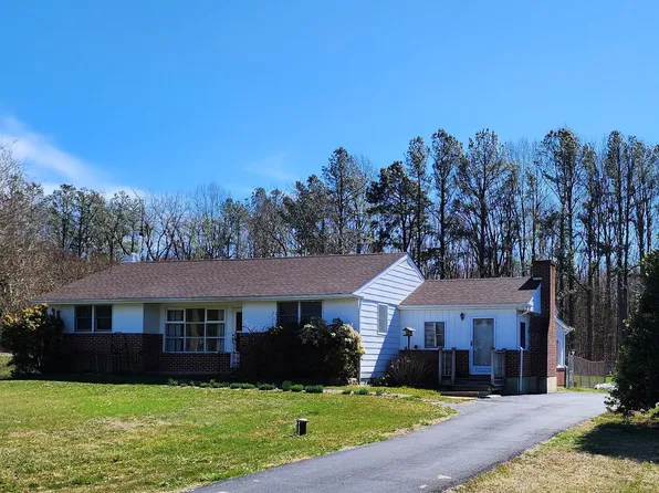 818 Howell School Rd, Bear, DE 19701