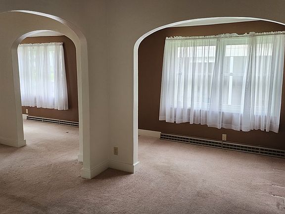 4th image of 18 W Park Dr