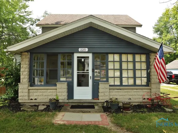 225 Stahl St, Bradner, OH 43406