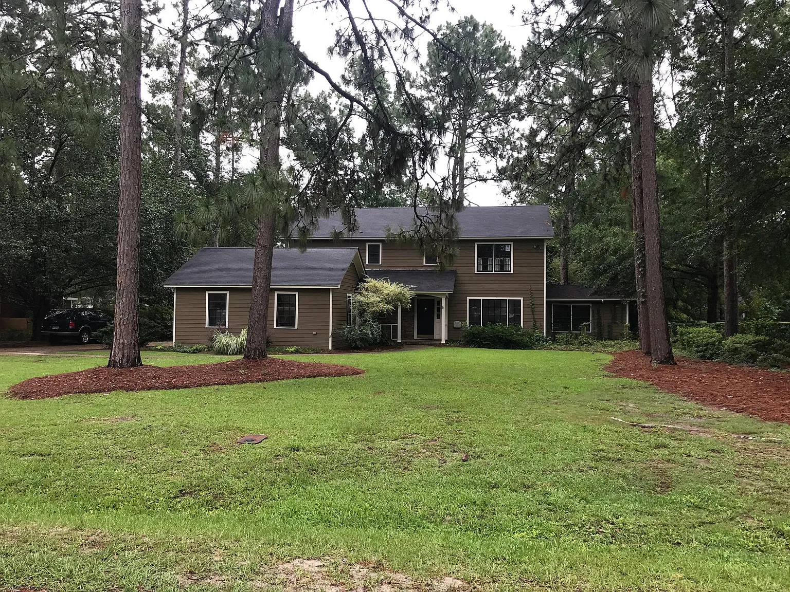 5 bed, 2.5 bath, 2604 sqft, $2,400 — Photo 2