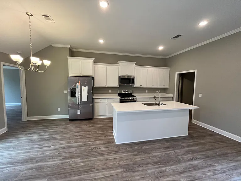 541 Silver Hl — Photo 6