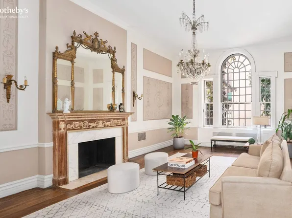 125 East 69th Street image 2 of 15