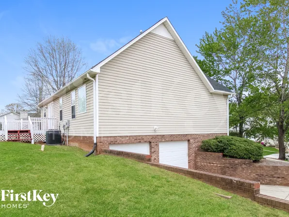 422 Twin Valley Dr, Clemmons, NC 27012
