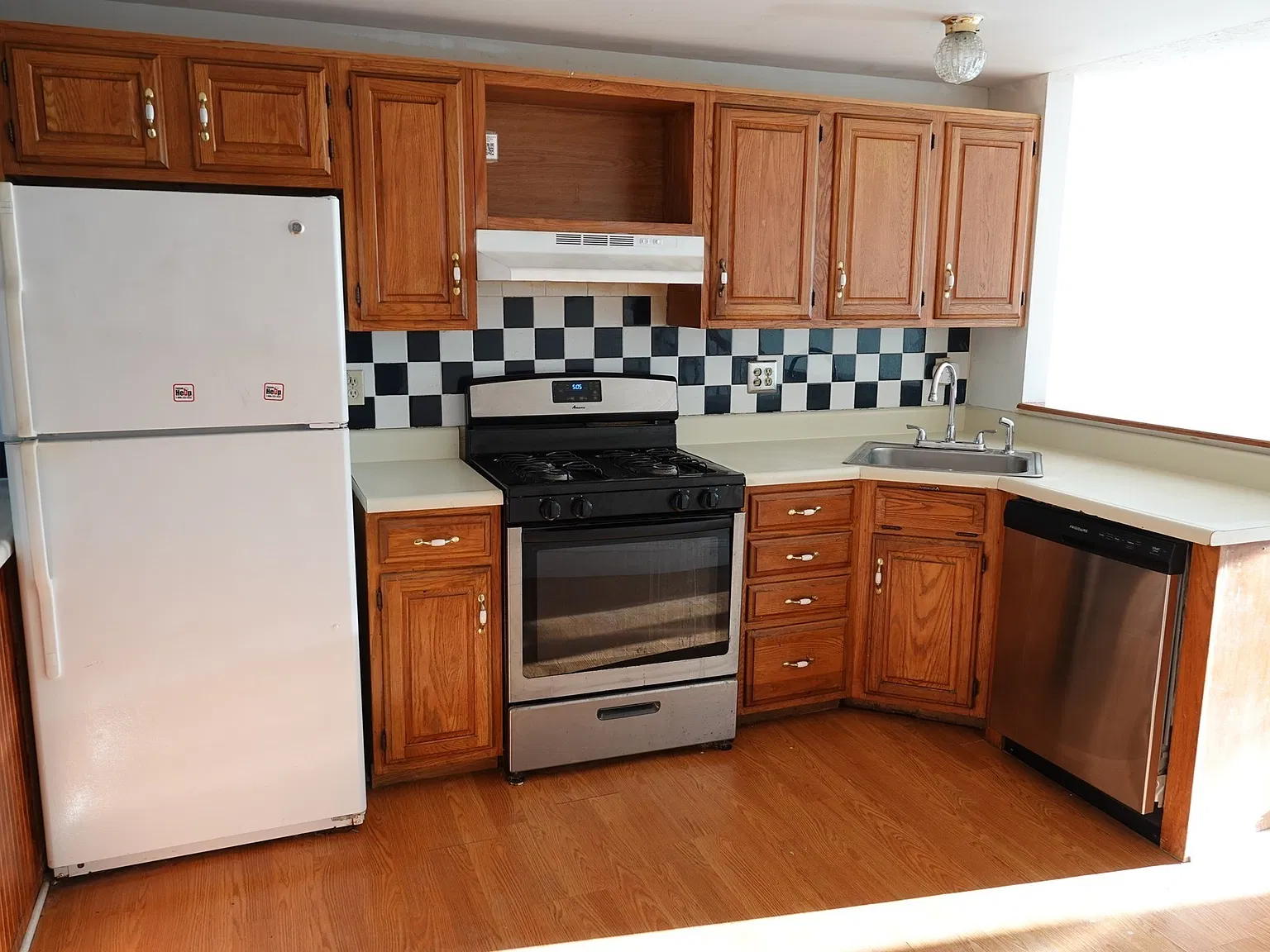 2 bed, 1.5 bath, 1000 sqft, $2,300 — Photo 3