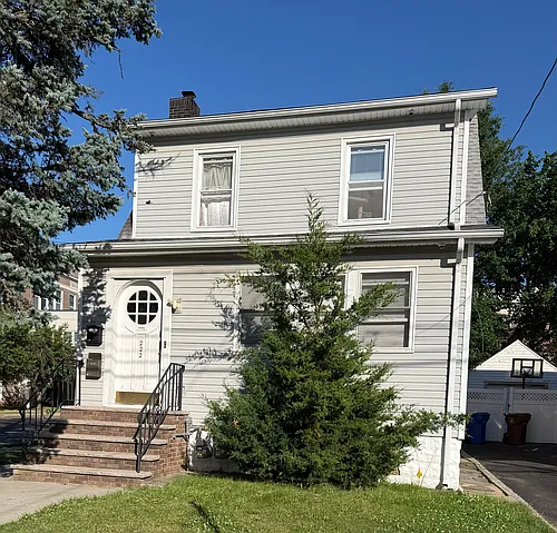 222 E Henry St #1 Photo 1