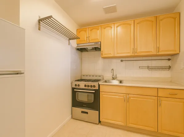 668 Fourth Avenue image 2 of 8