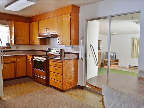 4th image of 10209 Montrose Ave SW