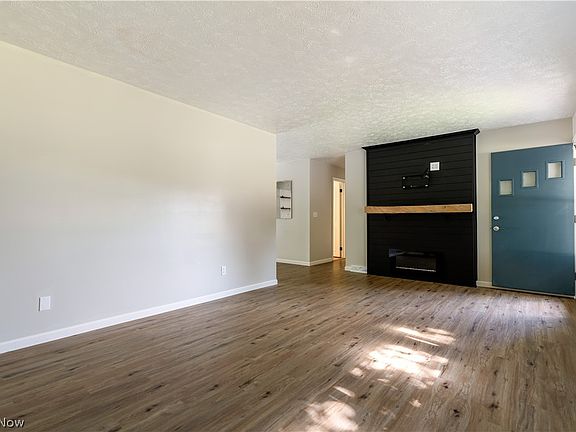 4th image of 2992 Walbridge Dr
