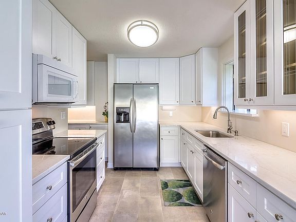 3rd image of 2039 S Peninsula Dr