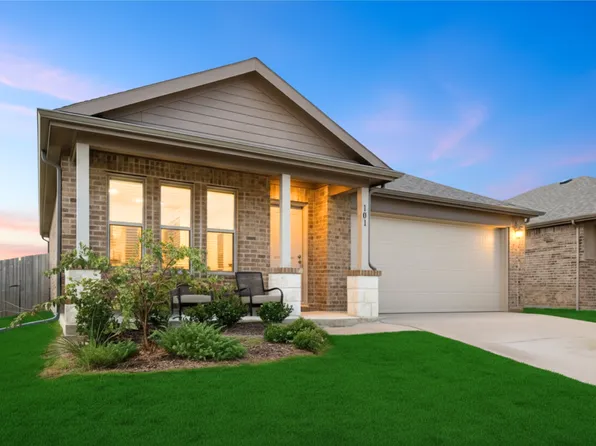 211 Fairmeade Dr, Terrell, TX 75160