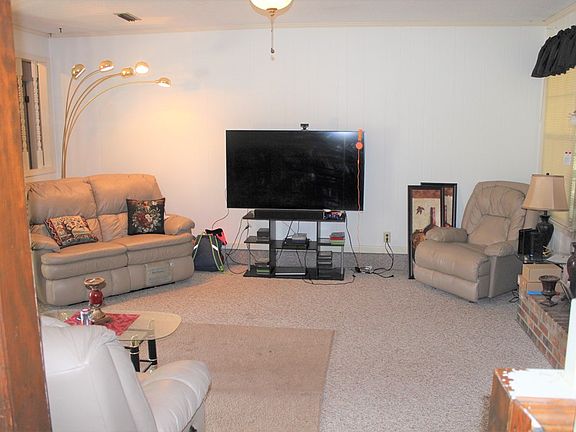 4th image of 1100 Eastwood Dr