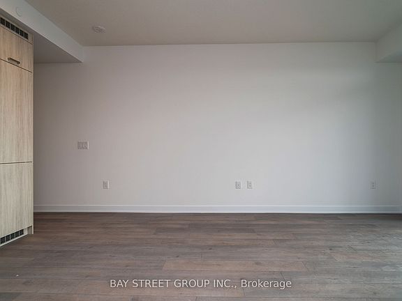 2nd image of 10 Honeycrisp Cres #906