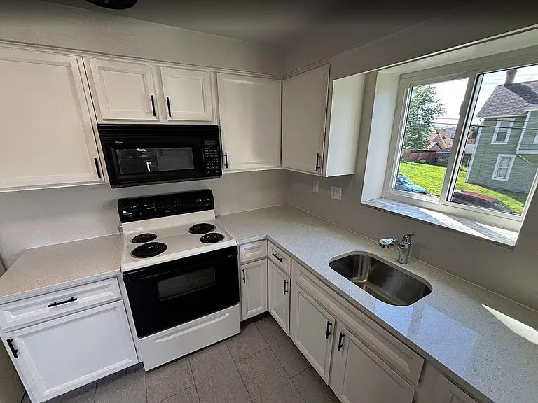 29 Coulter St #1B — Photo 6