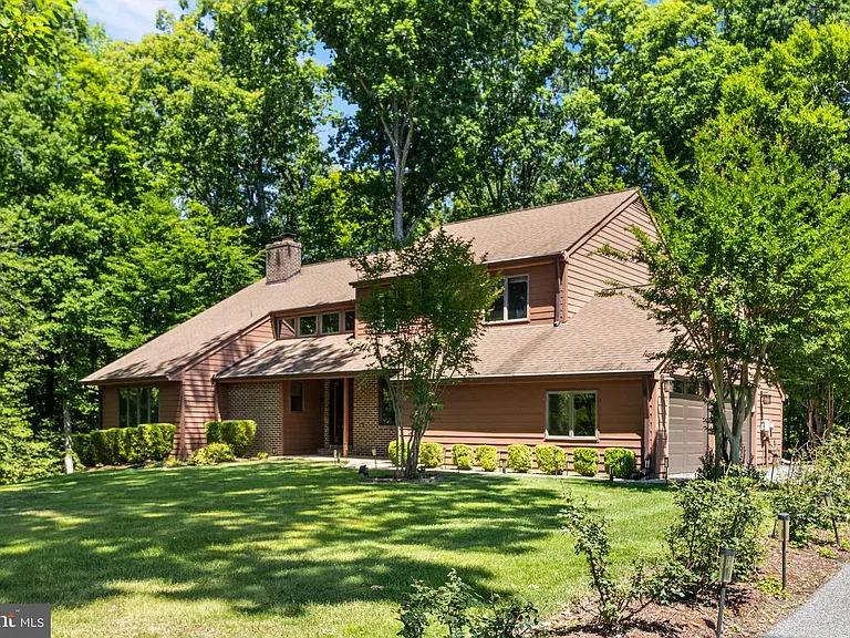 8150 Plowden Dr — Photo 4