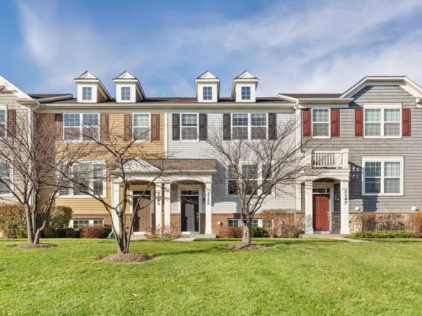 3145 Coral Ln, Glenview, IL 60026