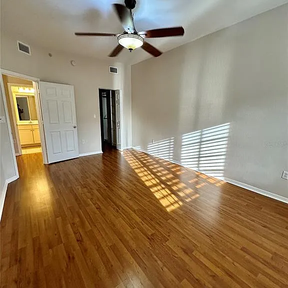5213 Beach Breeze Ct — Photo 10