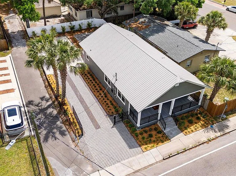 2203 N Blvd — Photo 45
