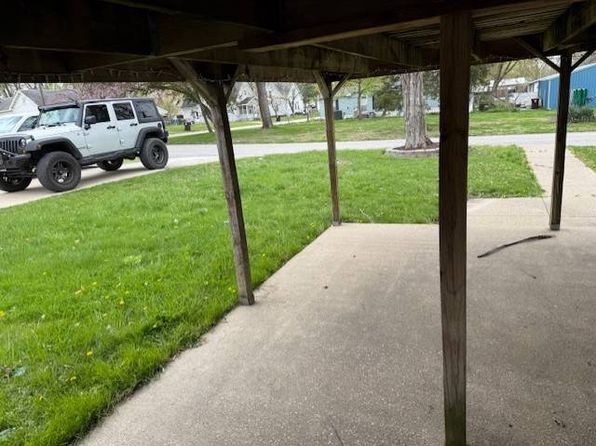 415 Beard St, Beardstown, IL 62618