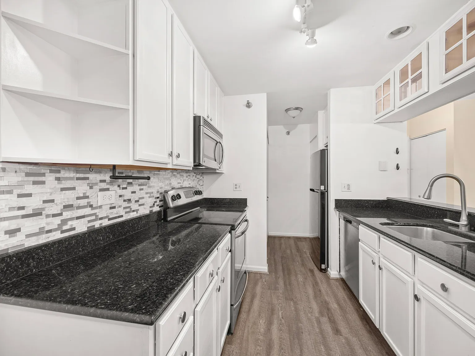 3 bed, 1131 sqft, $2,300 — Photo 4