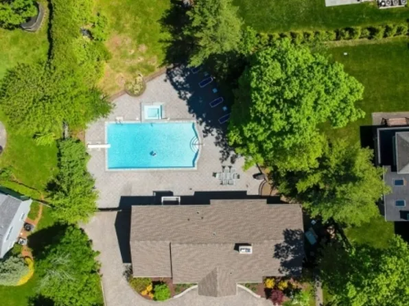36 Thackeray Dr, Millburn Twp., NJ 07078