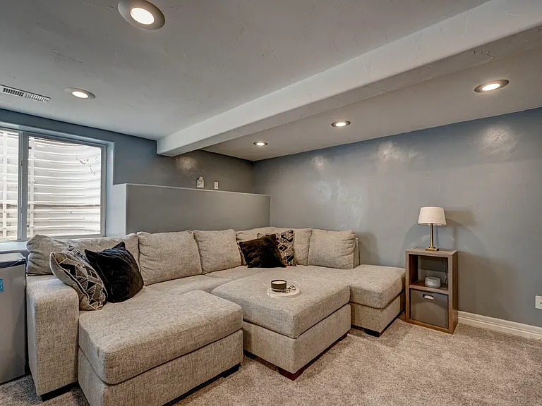 135 Hayes Dr — Photo 23