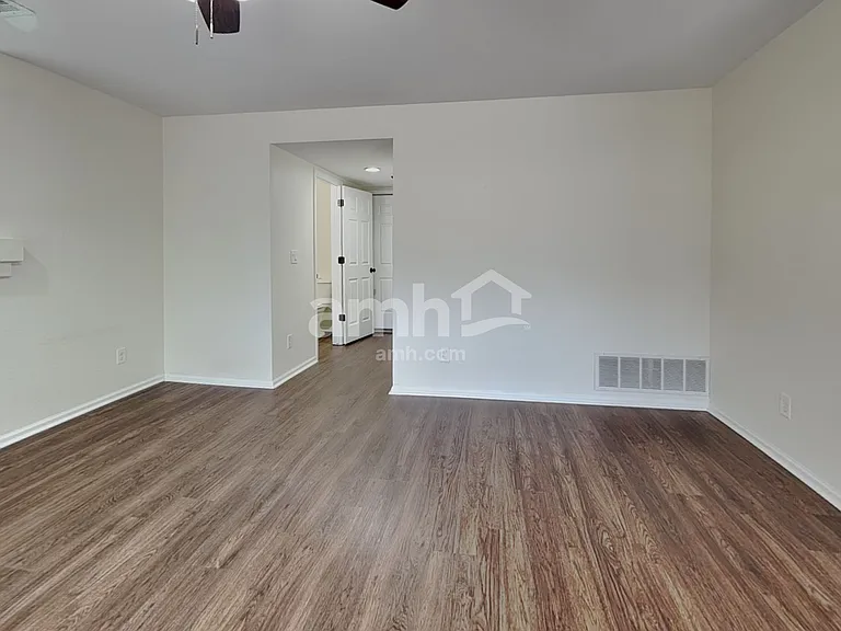 9762 Chambers Dr — Photo 6