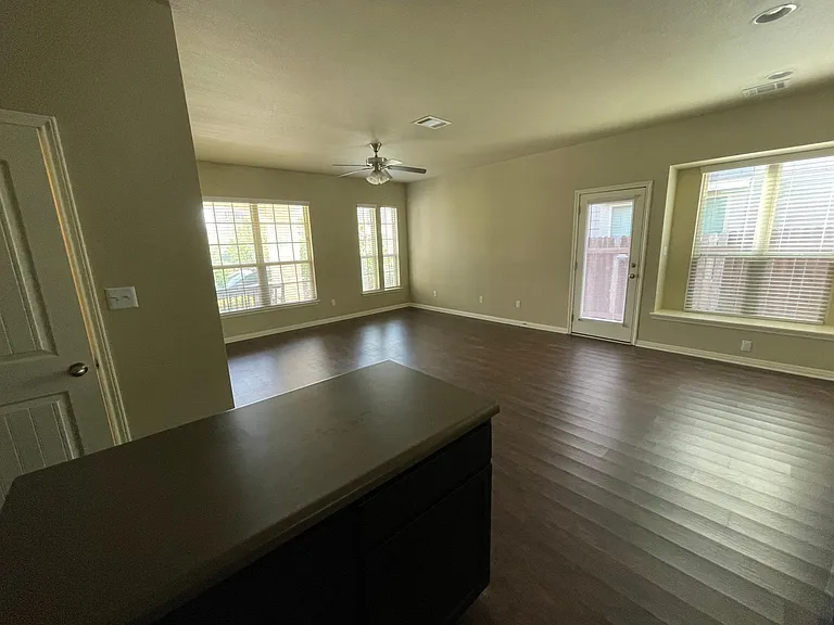 4610 Esper Ln — Photo 5