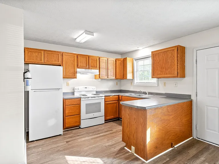 280 Thompsonville Ln #C — Photo 5