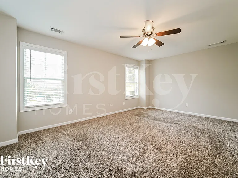 8 E Newnan Rd #A — Photo 6