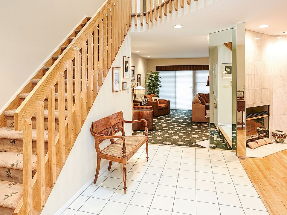 1st image of 28 Hunt Ct