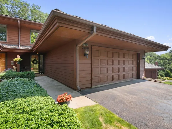 2400 Robin Oak Rdg, Minnetonka, MN 55305