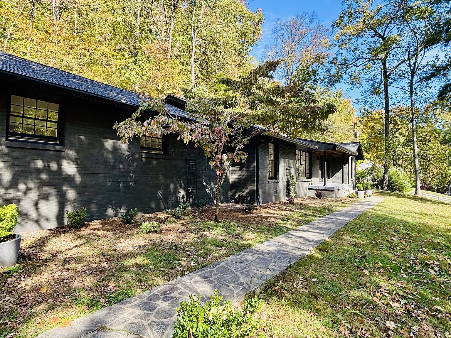 3 bed, 2.5 bath, 2905 sqft, $4,450 — Photo 2