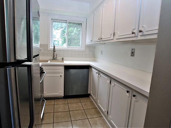 3rd image of 414 S Elmwood Ave APT 3