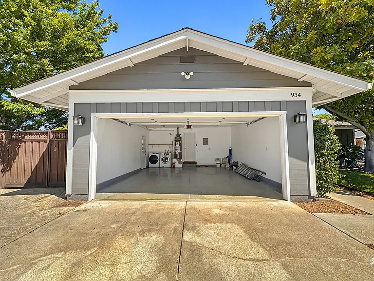 934 Kern Ct — Photo 22