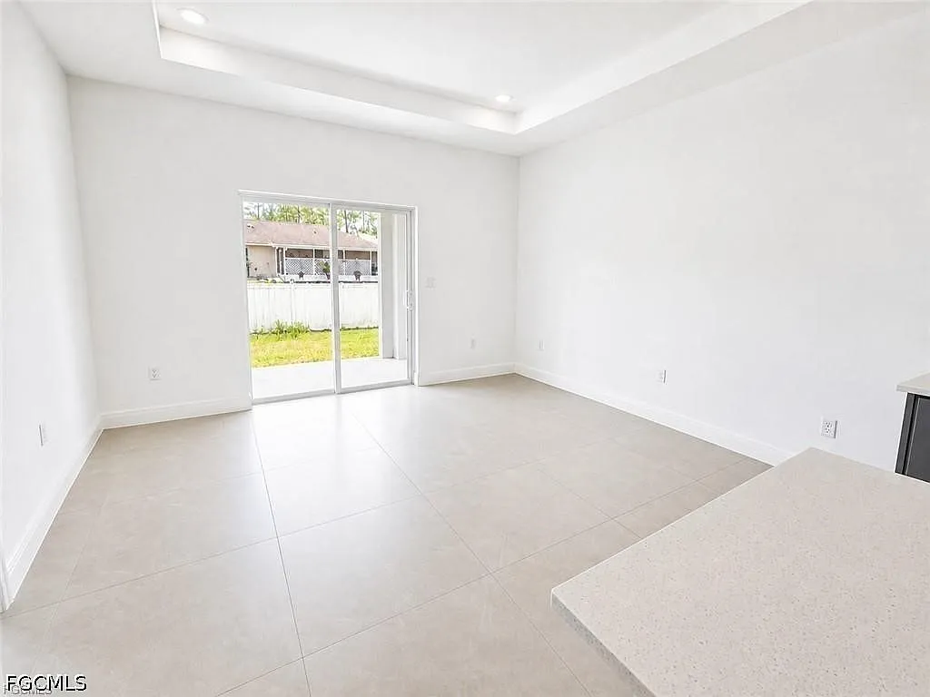 3 bed, 2.0 bath, 2172 sqft, $1,800 — Photo 3